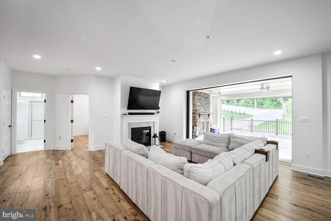Building Photo - 4804 Bridle Ridge Rd