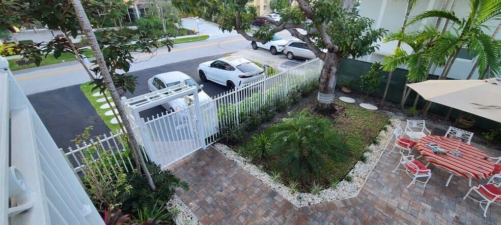 Building Photo - 925 Intracoastal Dr