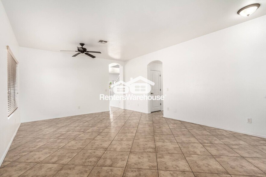 Building Photo - 14601 W Port Royale Ln