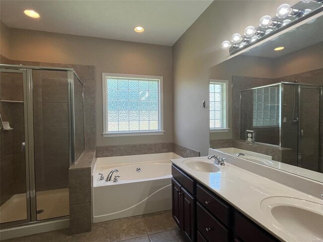 Building Photo - 1966 Chancellor Ridge Rd