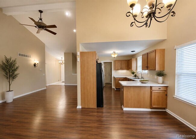 Building Photo - 42292 Bayberry Dr