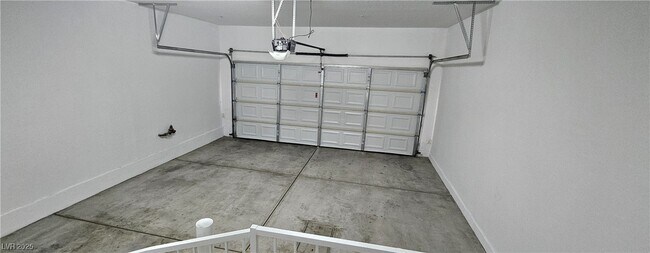 Building Photo - 395 Kensington Palace Ave