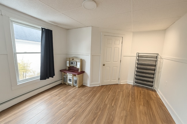 Building Photo - 66 School St