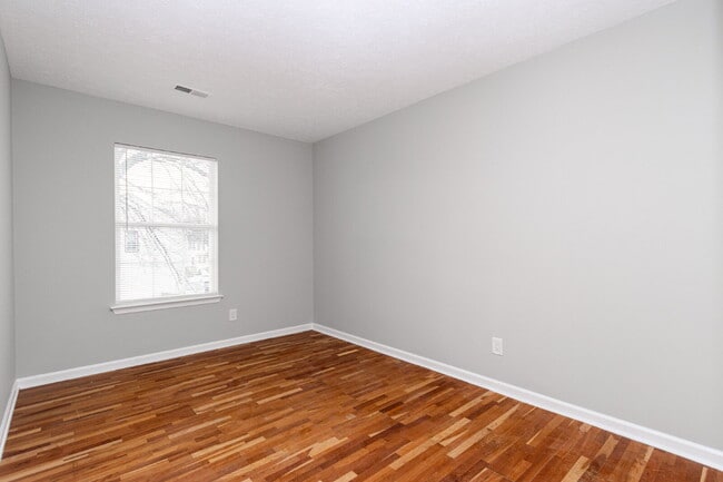 Building Photo - 313 Mews Ct