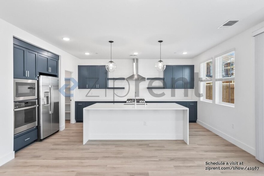 Building Photo - 379 Monastery Dr