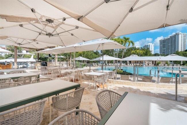 Building Photo - 1000 W Island Blvd