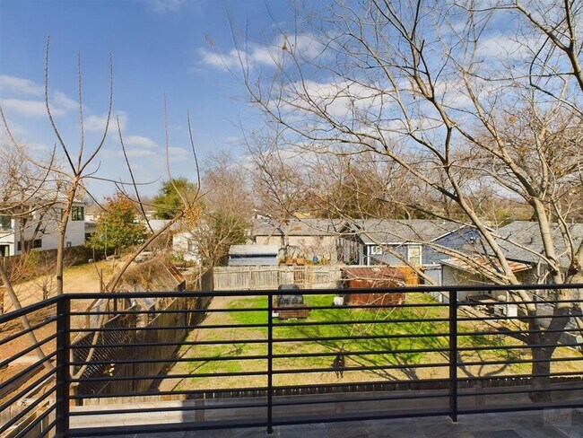 Building Photo - 1402 W 51st St