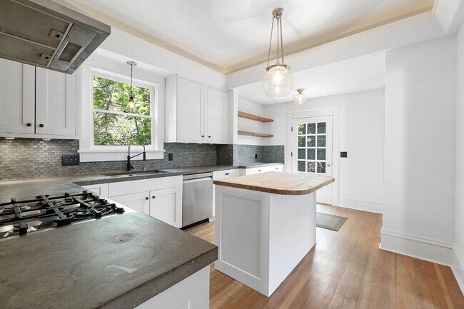 Building Photo - Beautifully Restored 3-Bedroom Home in Historic Section of Oregon City