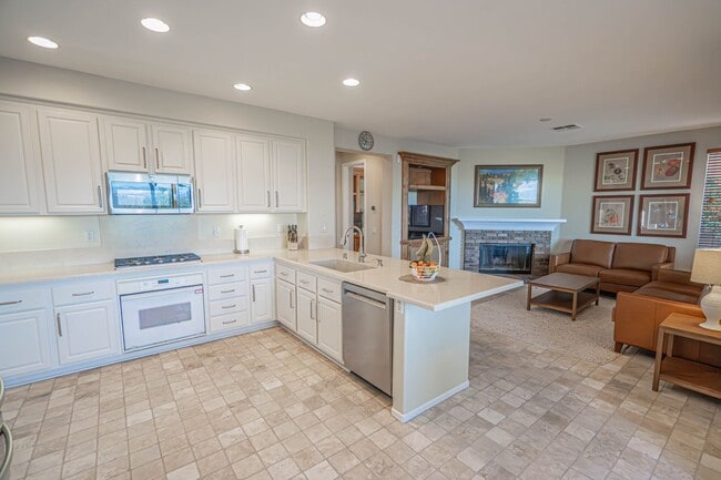 Building Photo - Stunning 4-Bedroom Home with Downstairs Bed/Bath, Views, and Remodeled Kitchen!