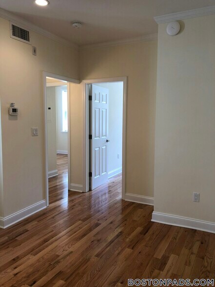 Building Photo - 3 Chauncy St