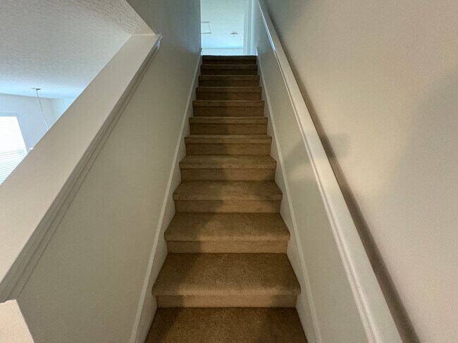 Building Photo - 5 bedroom 3.5 Bath House on Oakland Trails, Easy Turnpike Access No Rear Neighbors