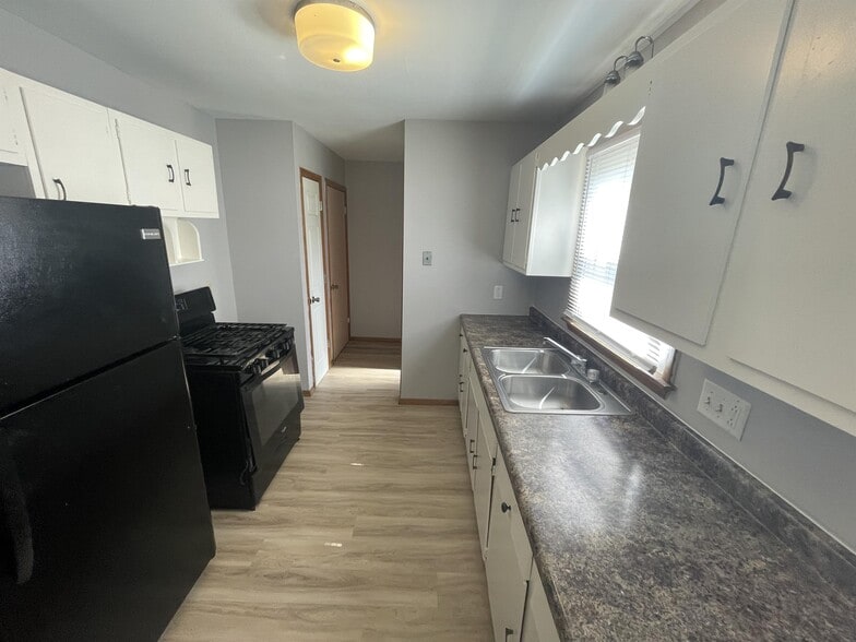 Building Photo - 1876 Murphy Woods Rd