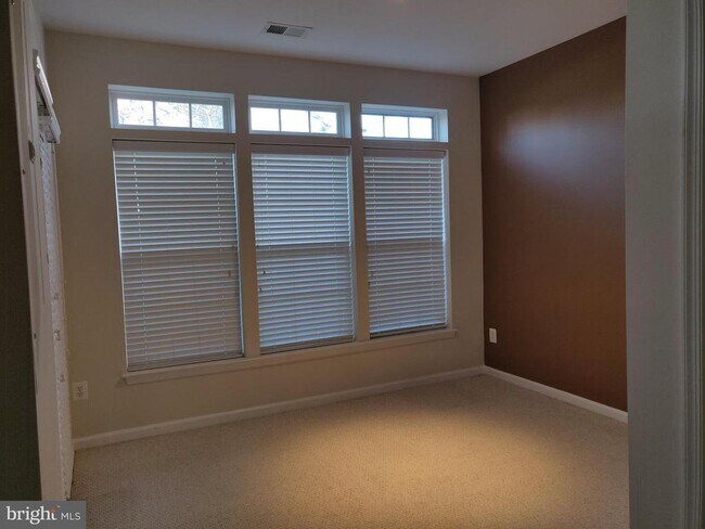 Building Photo - 4638 Odessa Dr