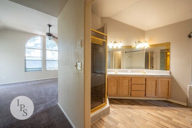 Building Photo - Fresno NorthEast Home, 3BR/2BA, Built 1989 – Across the street from Maple Creek Elementary!
