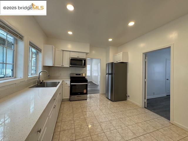 Building Photo - 916 W 4th St