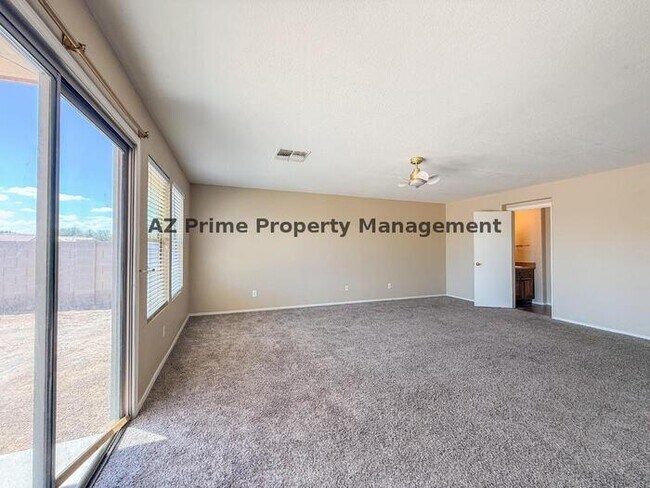 Building Photo - 583 W Racine Loop