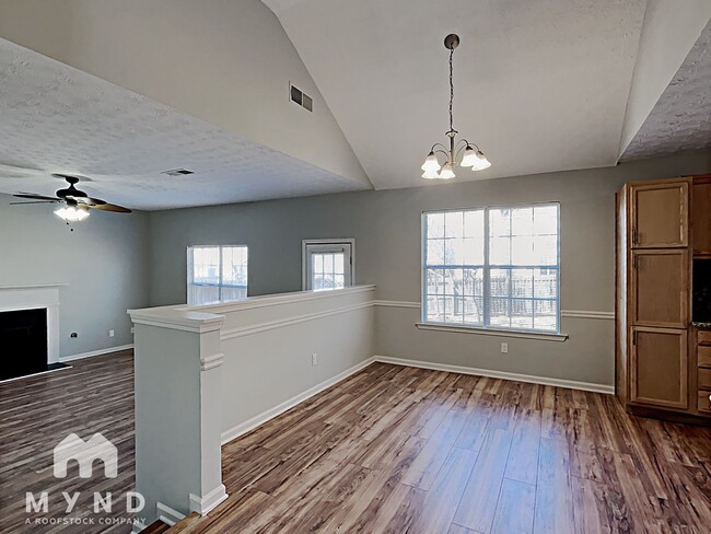 Building Photo - 515 Gardinia Dr