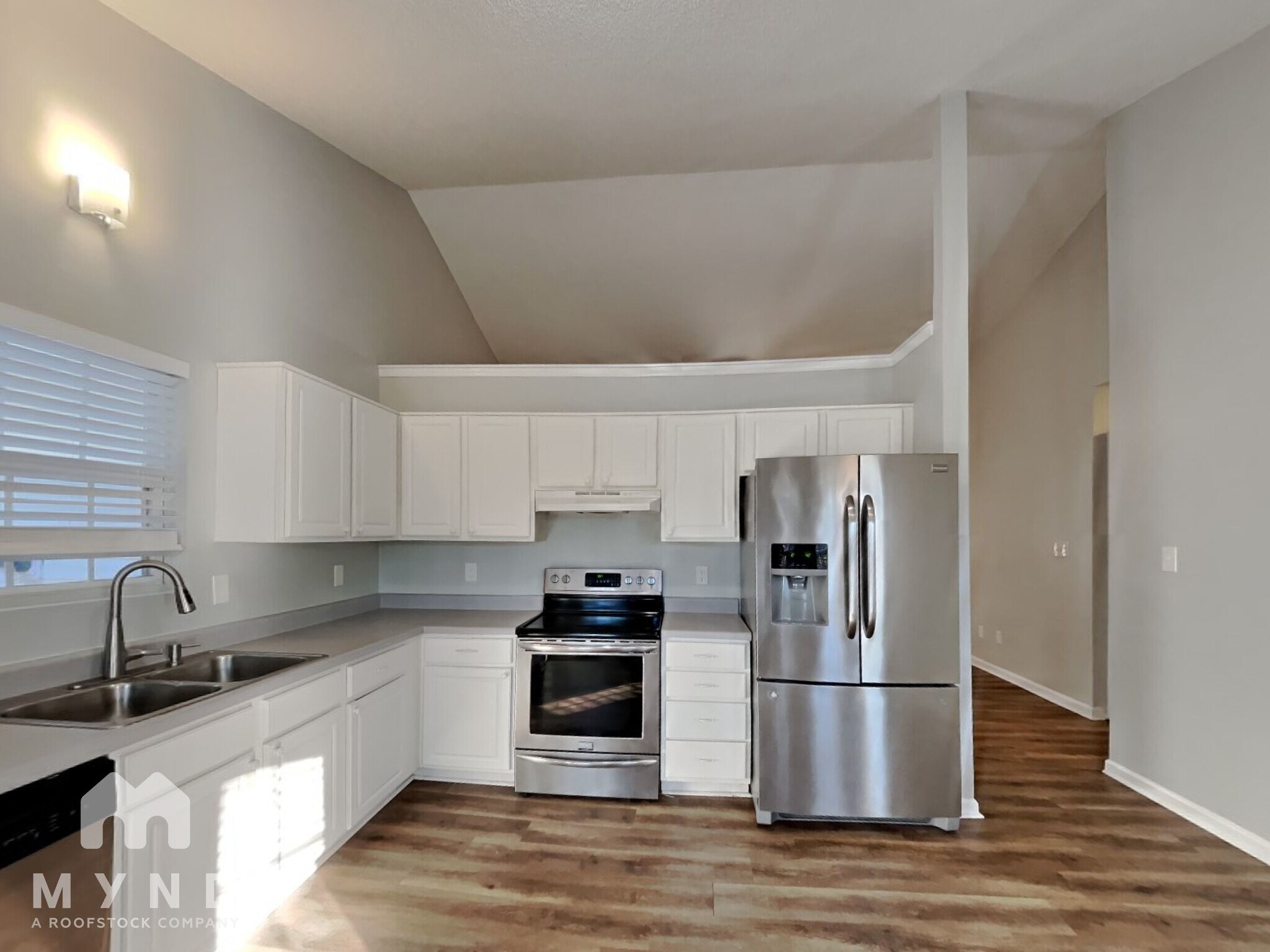 Building Photo - 7001 Lazy Breeze Cir