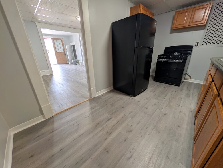 Kitchen - 220 Lloyd St