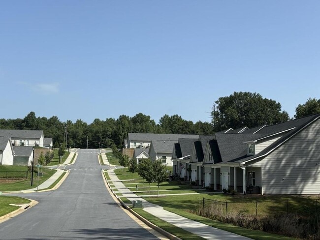 Building Photo - 601 Parkview Ct