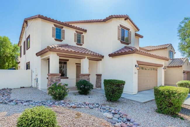 Building Photo - Spacious 4 bedroom home with full bath and...