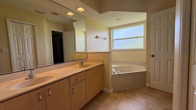 Building Photo - 2455 SW Savage Blvd