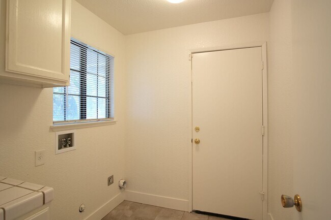 Building Photo - Cozy 3-Bedroom, 2-Bath Home in Modesto