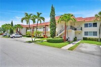 Building Photo - 8941 S Hollybrook Blvd