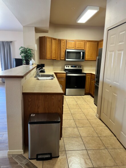 Building Photo - 3650 Morningstar Dr