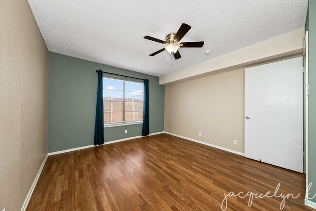 Building Photo - 923 Vance Jackson Rd