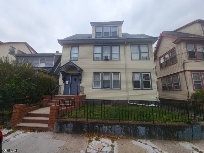 Building Photo - 68 Huntington Terrace