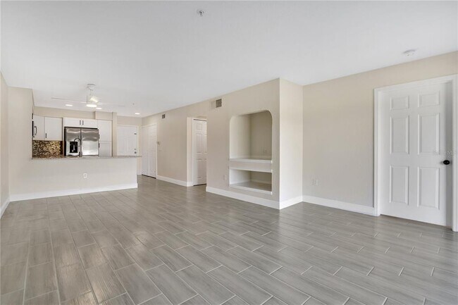 Building Photo - 13953 Fairway Island Dr