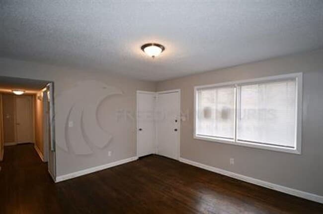 Building Photo - Charming 3BR/2BA Brick Home with Fenced Yard