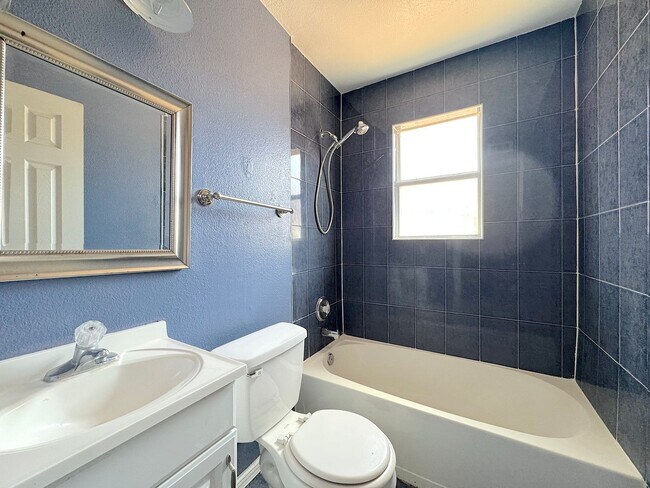 Building Photo - East El Paso 3bed/2bath!