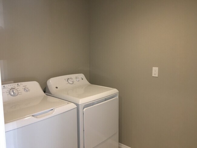 Building Photo - 3 Bedroom / 2 Bathroom Home in Sisters Ore...