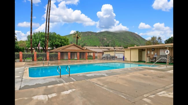 Building Photo - Amazing Grand Terrace Home