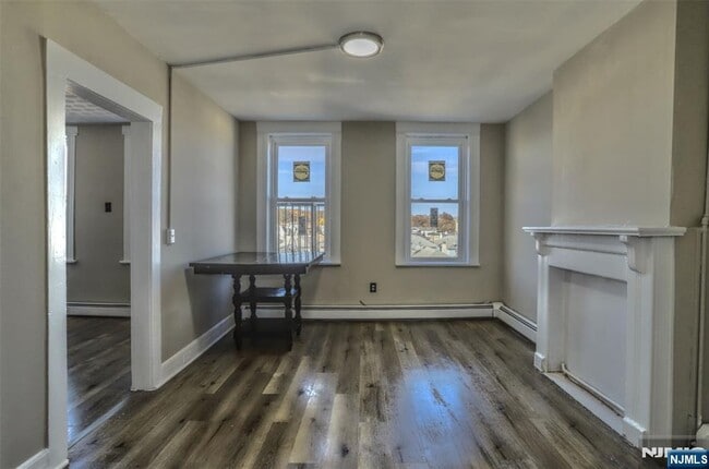 Building Photo - 743 Harrison Ave