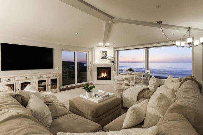 Building Photo - 2949 Ocean Front Walk