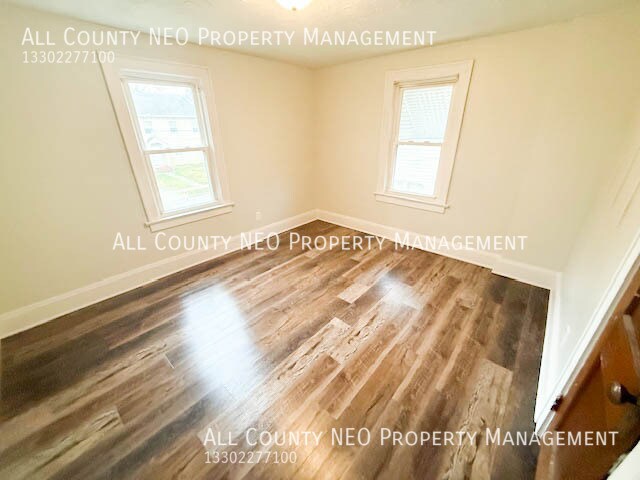 Building Photo - 575 Fernwood Dr