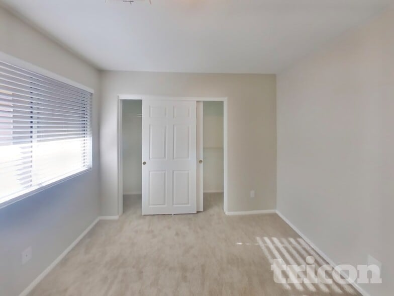 Building Photo - 818 E Tucci St