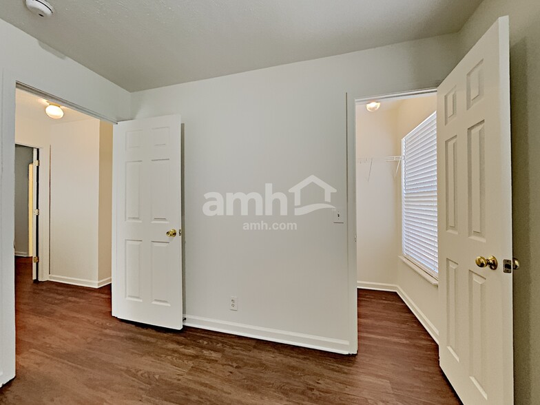 Building Photo - 2425 Edencrest Dr