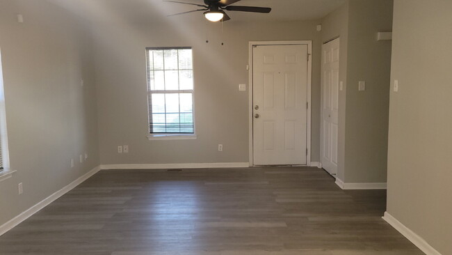 Building Photo - 1/2 off one month!!!  Accepting Section 8!...