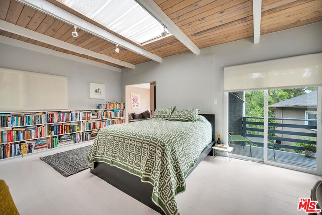 Building Photo - 380 Tamarac Dr