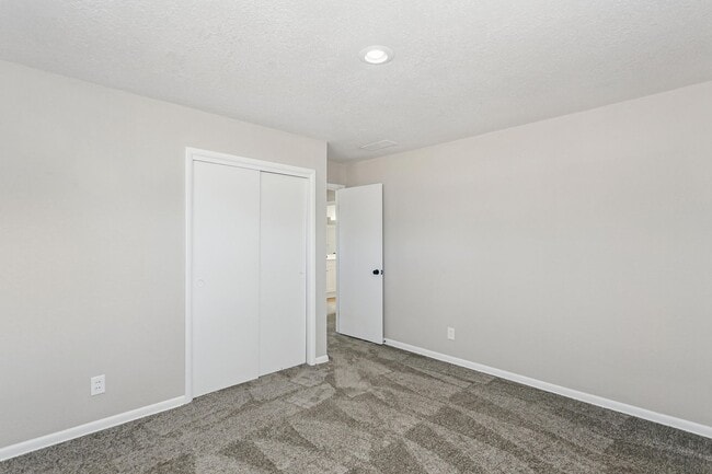 Building Photo - Beautifully Remodeled 4-Bedroom Home with ...