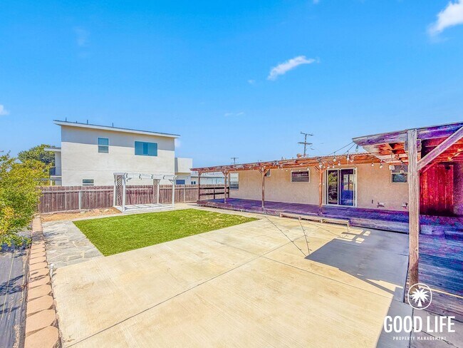 Building Photo - SD: 2BD/1BA Home in La Mesa with Turf Yards, Large Backyard, W/D & 2-Car Garage