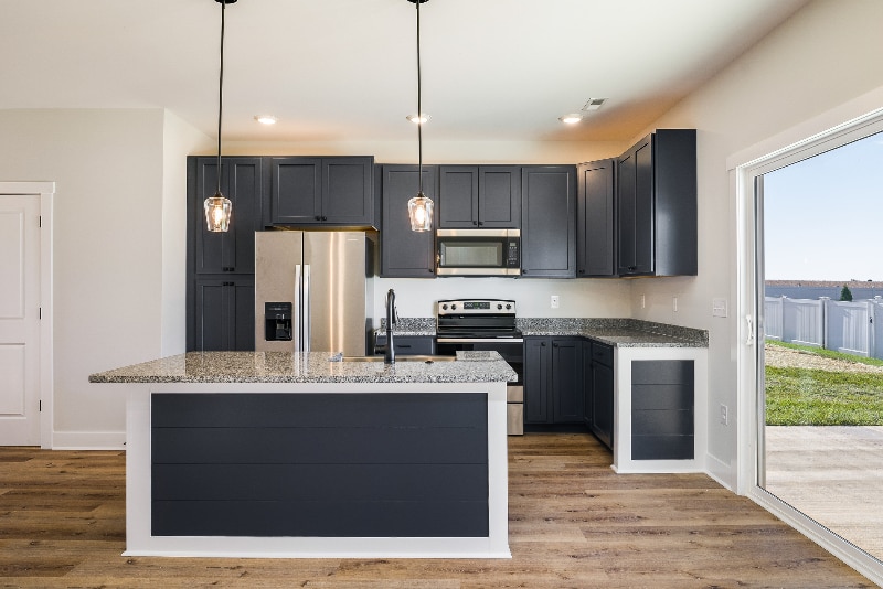 Building Photo - 17 Barnyard Cir