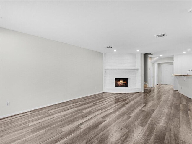 Building Photo - 727 Bunker Hill Rd