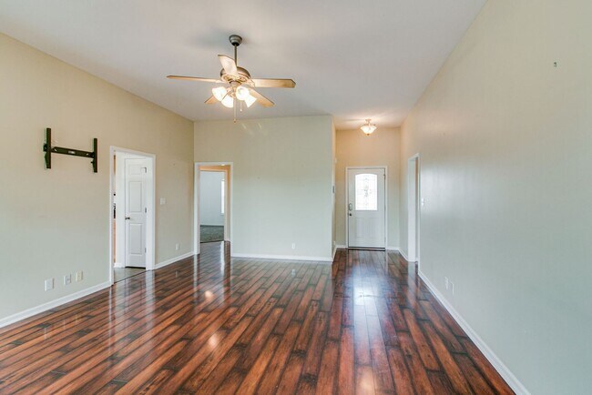Building Photo - 988 Chardea Ct