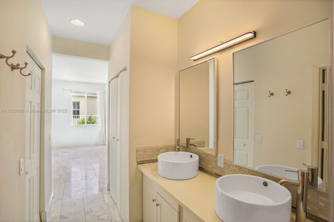 Building Photo - 1126 Golden Cane Dr