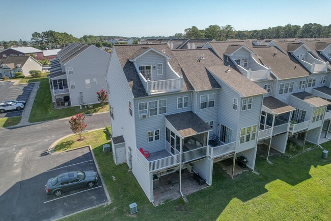 Building Photo - Fairfield Townhome